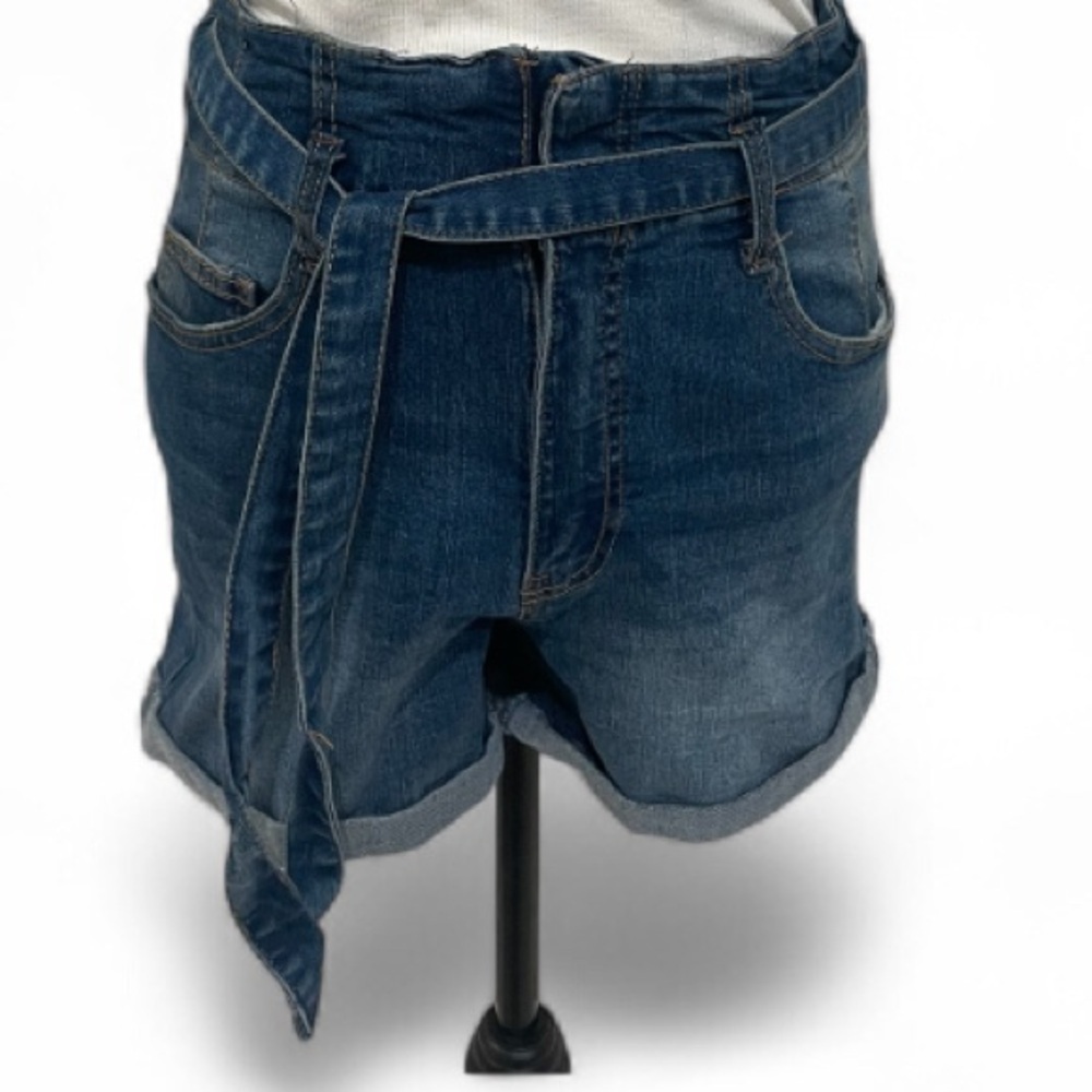 Highway Jeans Belted Denim Shorts Size 9 82% cotton, 16% polyester, 2% spandex